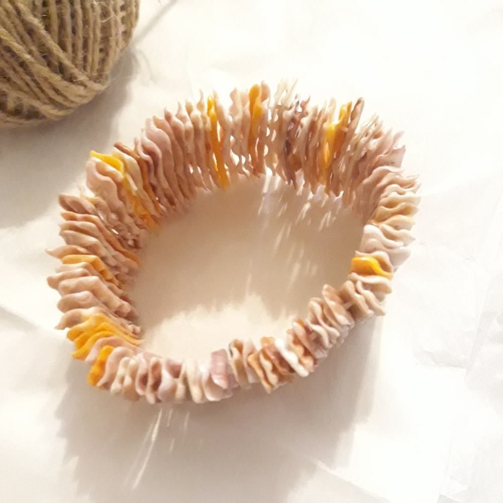 Nautral Shell Expandable Bracelet - Picture 3 of 3